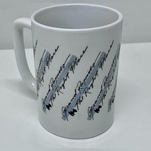 1980s Vintage Grand Rapids The Right Place Calder Sculpture 11 oz Coffee Mug - Picture 1 of 14